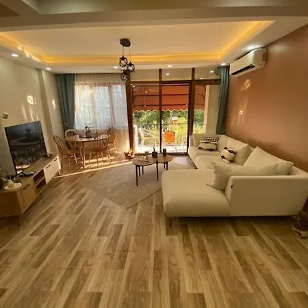 Cihangir Private Balcony דירה איסטמבול