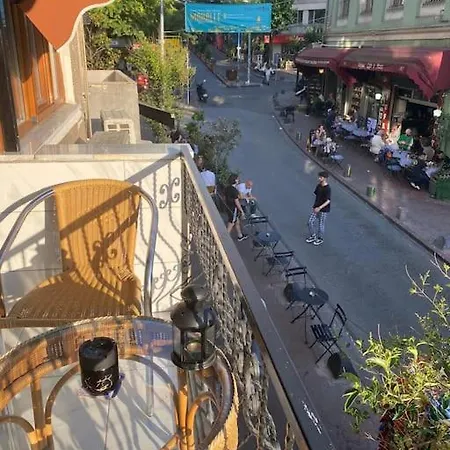 Cihangir Private Balcony דירה איסטמבול