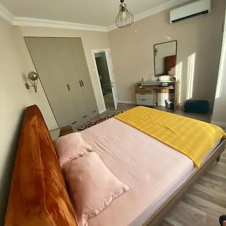 Cihangir Private Balcony דירה איסטמבול