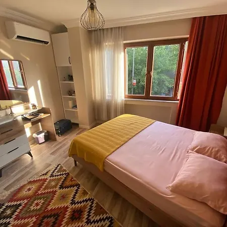 Cihangir Private Balcony דירה איסטמבול
